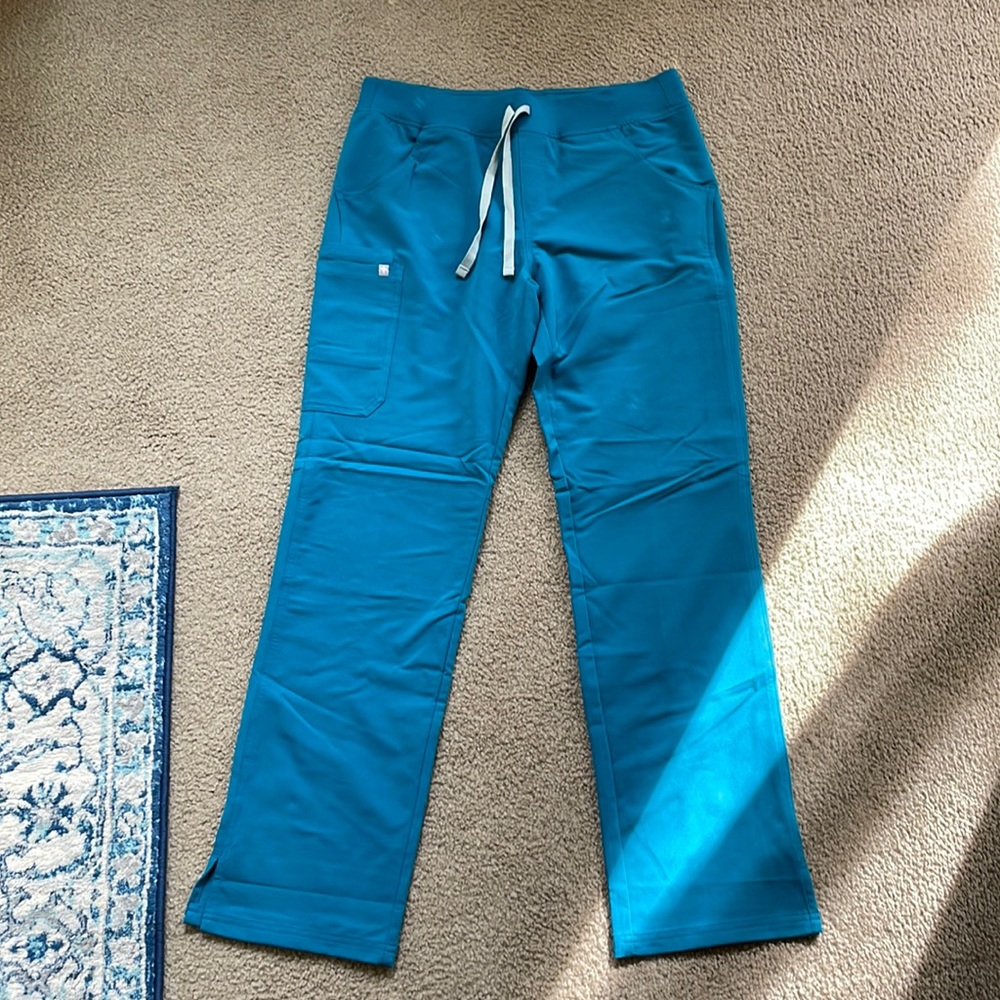Figs Livingston medium tall